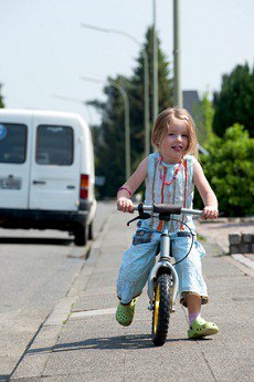 Mädchen auf dem Fahrrad