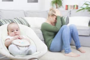 Mutter mit einer Wochenbettdepression (postpartale Depression)